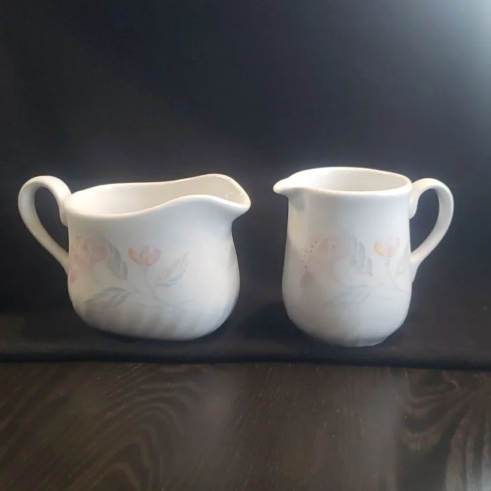 2 Pc Set Corelle Pink Trio Creamer and Gravy Boat